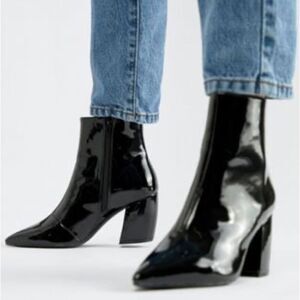 QUPID Black Patent Ankle Booties